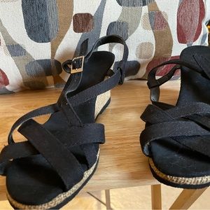 NWOT Nicaraguan Wedge Black Sandals- Made in Nicaragua - Size 8